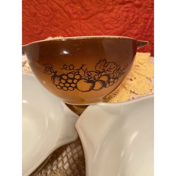 1960's Pyrex Cinderella Mixing Bowl 4Qt, 2.5Qt & 1.5Qt Old Orchard 3-piece Set. - Picture 3 of 16